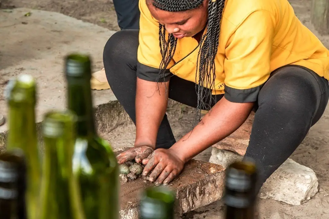 African-Monarch-Sijwa-Glass-Recycling-13